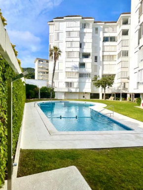 SeaHomes Vacations, LA MER BLEUE, beach&pool, PK, full equipped in Fenals Beach